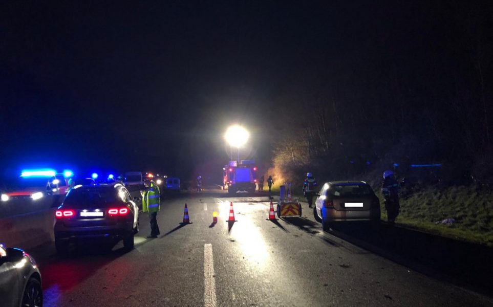 Die Einsatzkräfte sicherten die Unfallstelle auf der A353 ab. Foto: Feuerwehr Velbert