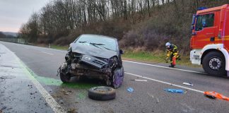 Auf der A535 hat sich ein Unfall ereignet, bei dem eine 31-Jährige Autofahrerin ums Leben gekommen ist. Foto: Feuerwehr Velbert