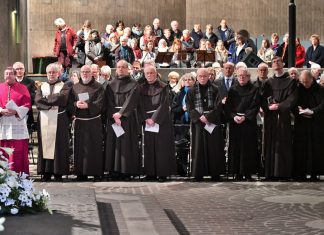 Die Franziskaner wurden in einer festlichen Messe im Mariendom verabschiedet. Foto: Mathias Kehren