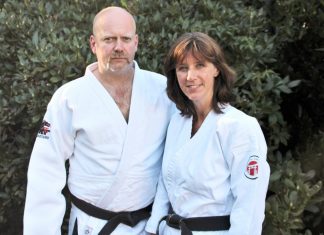 Die Trainer Andrea Landich und Benedikt Meinhardt präsentieren das Angebot des Velberter Jiu Jitsu Verein Nippon. Foto: privat
