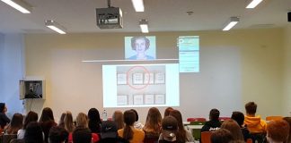 Per "Live-Schaltung" über das Internet informierte Rechtsanwältin Gesa Stückmann die Schüler. Foto: Städtisches Gymnasium