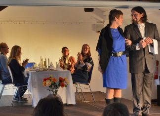 Mit einem „Dinner for Elisabeth“ verabschiedeten Schüler und Lehrer der Realschule Heiligenhaus ihre Konrektorin. Foto: privat