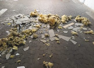 Wuchtige Explosion: Die Trümmerteile flogen meterweit. Foto: Polizei
