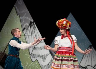 „In einem tiefen dunklen Wald“ von Paul Maar wird im Ratinger Stadttheater aufgeführt. Foto: Rheinisches Landestheater Neuss / Marco Piecuch