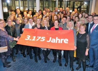 Gemeinsam kommen die Jubilare auf 3.175 Dienstjahre bei der Kreissparkasse. Foto: Kreissparkasse Düsseldorf