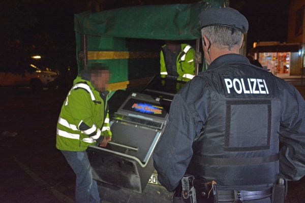 In Erkrath wurden insgesamt zwei illegal betriebene Geldspielautomaten sichergestellt. Foto: Polizei