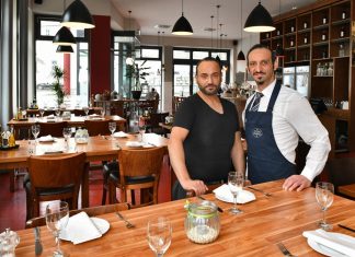 Maurizio und Guiseppe freuen sich auf Ihren Besuch im „La Cucina“. Foto: Mathias Kehren