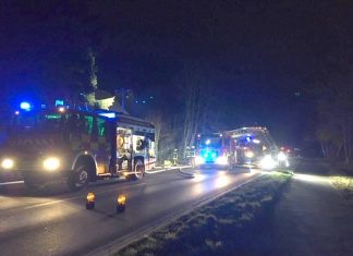 Die Einsatzfahrzeuge der Feuerwehr auf der Wülfrather Straße. Foto: Feuerwehr Mettmann