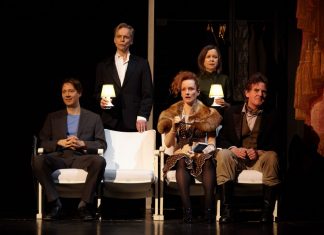 Im Stadttheater gastiert das Theater Wahlverwandte aus Berlin. Foto: Mark Noormann