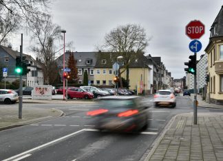 Die Oststraße, hier die Kreuzung Grünstraße, wird nocheinmal gesperrt. Archivfoto: Mathias Kehren