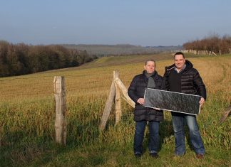 Fraktionsvorsitzender Wolfgang Peetz und André Herbes stellen ihren Plan vor. Foto: Wülfrather Gruppe
