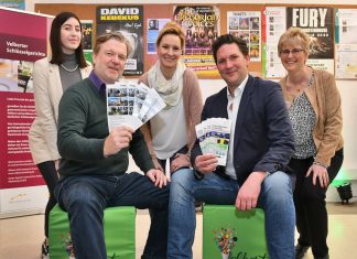 Haben das Velberter-Veranstaltungsprogramm vorgestellt: Mia-Sophie Valco (VMG), Olaf Deistler (StadtGalerie), Daniela Hantich, Olaf Knauer (beide VMG) und Anette Singscheidt (Sparkasse HRV). Foto: Mathias Kehren