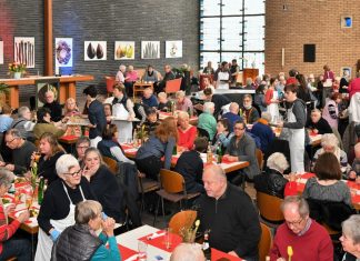 In der Velberter Apostelkirche wird jeden Tag gevespert. Foto: Mathias Kehren