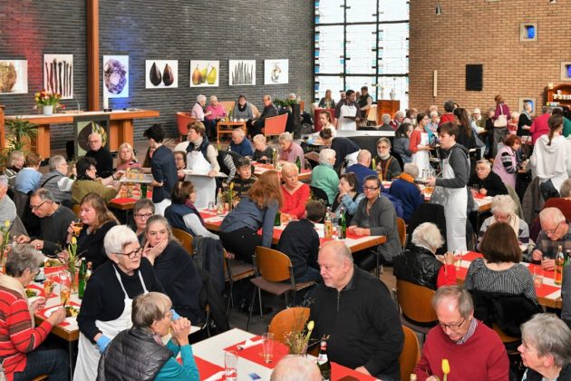 In der Velberter Apostelkirche wird jeden Tag gevespert. Foto: Mathias Kehren