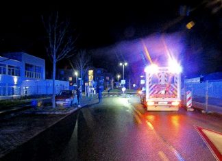 Rettungswagen rückte aus, um die beiden verletzten Fußgänger in Krankenhäuser zu bringen. Foto: Polizei