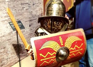 Helm, Schild und Schwert: Dieser "Gladiator" käme kostenlos in das Neanderthal-Museum. Foto: Neanderthal-Museum