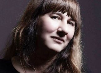 Die Künstlerin Tatjana Shabanova stellt ihre Werke aus. Bildrechte: Künstlerin