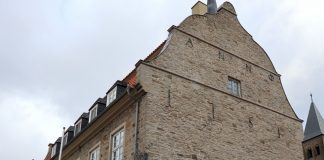 Frisch saniert präsentiert sich die Fassade des Ratinger Bürgerhauses. Foto: Stadt Ratingen/Archiv