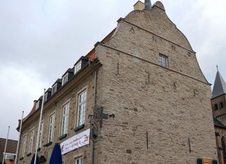 Frisch saniert präsentiert sich die Fassade des Ratinger Bürgerhauses. Foto: Stadt Ratingen/Archiv