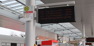 Am Düsseldorfer Platz gibt es bereits die praktischen „Dyfas“ (Dynamische Fahrzeitenanzeiger), der Rat der Stadt will aber auch andere wichtige ÖPNV-Stationen in Ratingen damit ausstatten. Foto: Stadt Ratingen