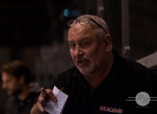 Trainer Andrej Fuchs bleibt bei den Ice Aliens. Foto: Ronny Rehbein