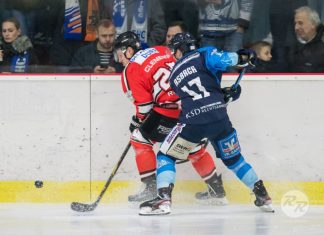 Trotz der deutlichen Niederlage: Die Ice Aliens zeigten gute sportliche Leistungen gegen die Bären. Foto: Ronny Rehbein