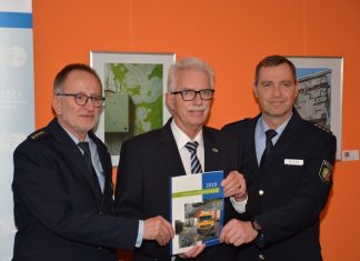 Präsentation der Verkehrsunfallstatistik 2019: Manfred Frorath, Landrat Thomas Hendele und Marcus Plehn. Foto: Polizei