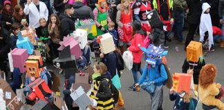 Das Mehrgenerationenhaus bringt auch in diesem Jahr wieder eine Familien-Fußgruppe im Mettmanner Zug unter. Foto: André Volkmann