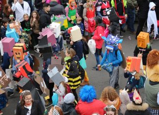 Das Mehrgenerationenhaus bringt auch in diesem Jahr wieder eine Familien-Fußgruppe im Mettmanner Zug unter. Foto: André Volkmann