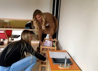 Nicole Chrost und Nina Wiesenfeller nehmen bereits Veränderungen vor. Foto: Kreis ME
