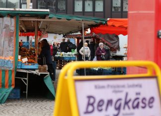 Der Wochenmarkt in Mettmann. Foto: André Volkmann