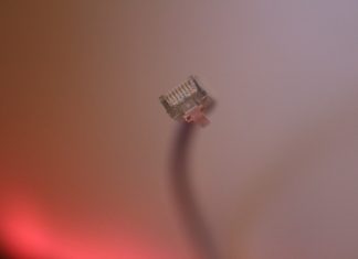 Ein Netzwerkkabel ist zu sehen. Foto: André Volkmann