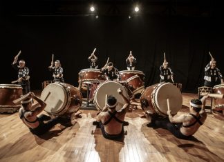 Kraft, Wille und Disziplin gehören dazu, wenn "Kodo" auf der Bühne stehen. Foto: Takashi Okamoto