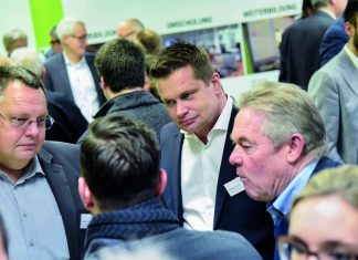 GLW-Geschäftsführer Volker Knipping (Mitte) im Gespräch beim Wirtschaftsfrühstück der Schlüsselregion. Foto: Schlüsselregion/A. Roth