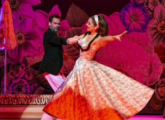 "Der Vetter aus Dingsda": Das Ensemble des Landestheaters Detmold gastiert im Stadttheater. Foto: Quast