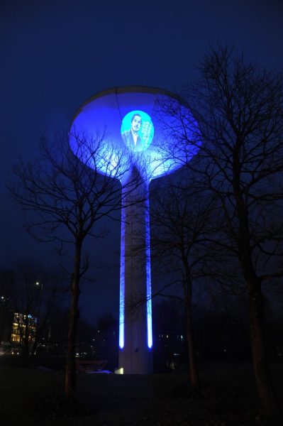 Diese Lichtinstallation leuchtet zu Ehren von Friedrich Engels. Foto: WSW 