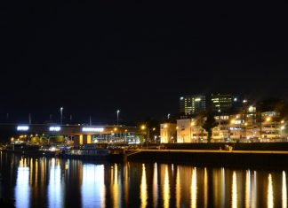 Die niederländische Stadt Arnheim bei Nacht. Foto: pixabay