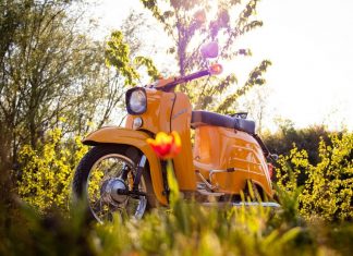 Ein Jahr früher können Jugendliche ab sofort mit dem Moped fahren. Foto: Symbolbild (pixabay)