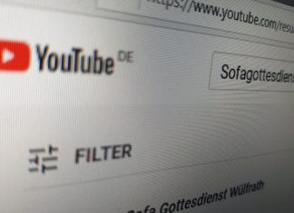 Auch über Youtube soll der Gottesdienst der evangelisch-reformierten Kirchengemeinde abrufbar sein - unter dem Stichwort "Sofagottesdienst Wülfrath". Foto: André Volkmann