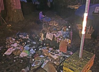Ein abgebrannter Container an der Friedenauer Straße in Monheim am Rhein. Foto: Polizei