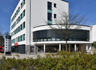 Im neuen Facharztzentrum, gegenüber dem Klinikum, sind Ärzte verschiedener Fachrichtungen anzutreffen. Gemeinsam bilden sie ein großes medizinisches Spektrum ab. Foto: Mathias Kehren