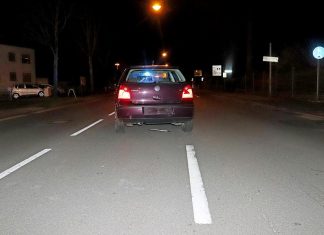 Ungebremst krachte diesem VW Polo ein dunkler Audi ins Heck. Foto: Polizei