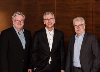 Jörg Buschmann (aktueller Vorstandsvorsitzender), Udo Zimmermann (künftiger Vorstandsvorsitzender) und Manfred Bolz (Verwaltungsratsvorsitzender). Foto: Sparkasse HRV