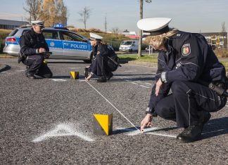 Speziell ausgebildete Ermittlerinnen und Ermittler der Direktion Verkehr der Kreispolizeibehörde Mettmann bearbeiten Unfallfluchten. Foto: Symbolbild (Polizei)