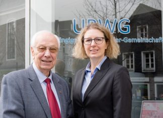 UBWG-Fraktionsvorsitzender Hans-Günther Kampen mit Sandra Pietschmann. Foto: UBWG