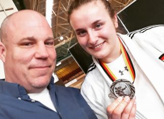 Trainer Swen Collas mit Silbermedaillen-Gewinnerin Hannah Schatten Foto:privat