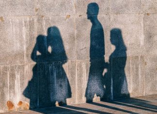Die Stadt Erkrath hat ihre enger gefasste Allgemeinverfügung aufgehoben: Nicht mehr als zwei Personen dürfen, mit wenigen Ausnahmen, zusammenkommen. Foto: pixabay
