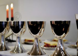 Gottestdienste könnten unter Beachtung von Hygieneempfehlungen stattfinden, so die Landeskirche: Auf das Abendmahl solle man aber verzichten. Foto: pixabay