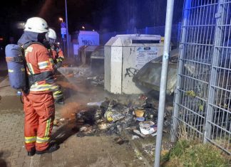 Fünf Altpapiercontainer haben an der Milchstraße in Velbert gebrannt. Foto: Feuerwehr