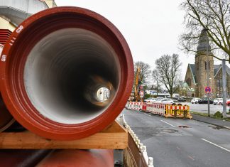 An der Baustelle Oststraße wird die Verkehrsführung geändert: Von der Kreuzung Grünstraße geht es danach nicht mehr in Richtung Forum Niederberg. Foto: Mathias Kehren